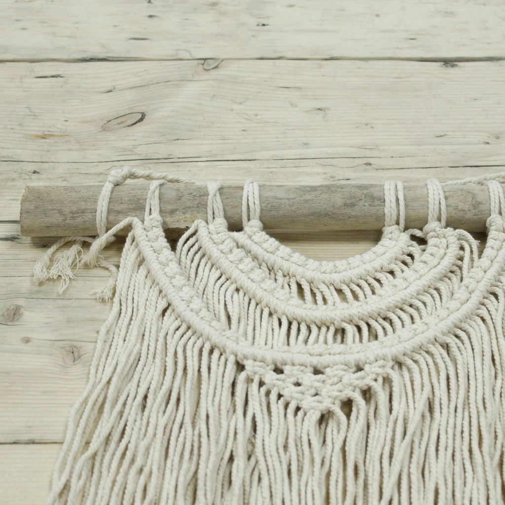🪢 Tenture Murale en Macramé « Trois Vagues »