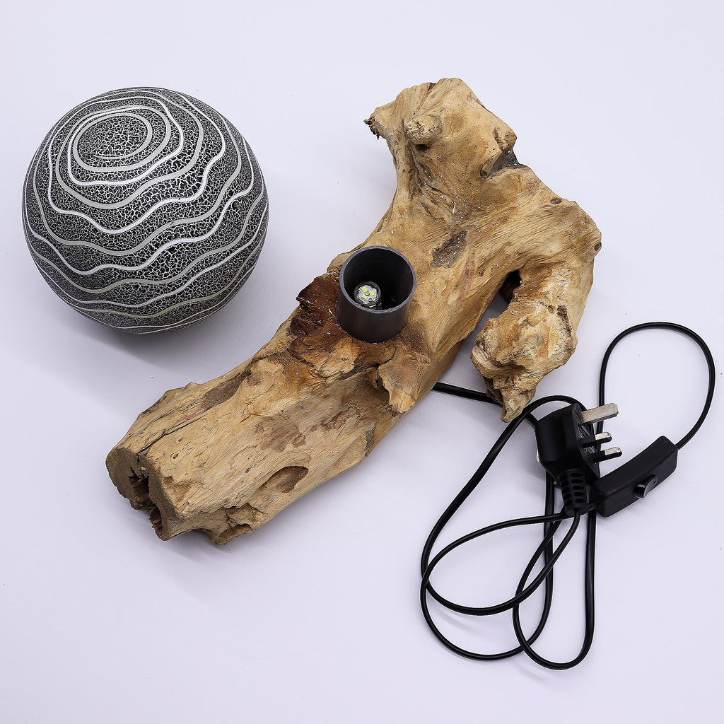 🌿 Lampe de Table Rayures – Abat-Jour Sphérique & Base Bois Artisanale