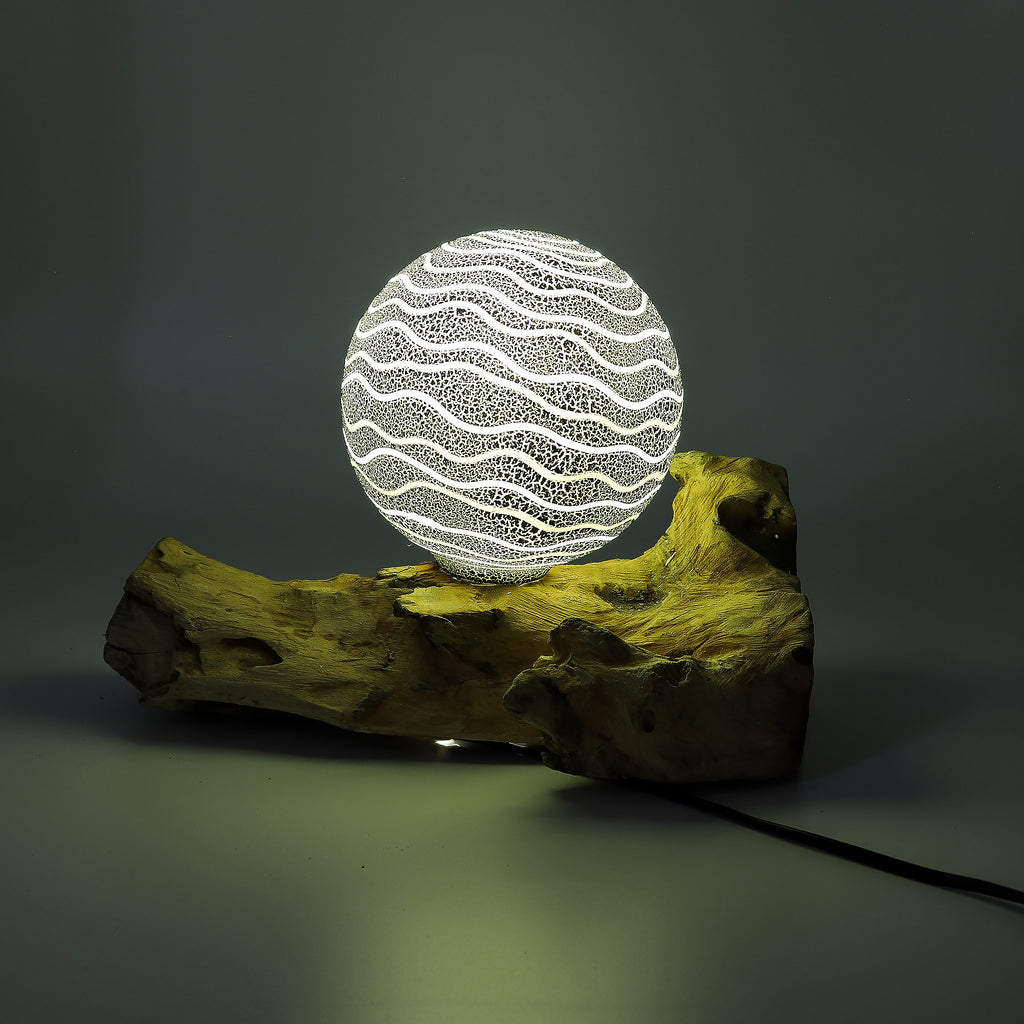 🌿 Lampe de Table Rayures – Abat-Jour Sphérique & Base Bois Artisanale