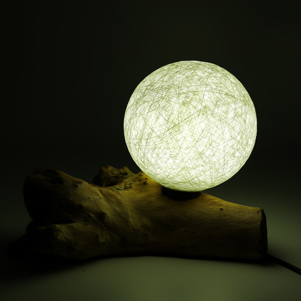 🌿 Lampe de Table Ivoire – Abat-Jour Sphérique & Base Bois Artisanale
